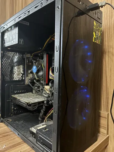 Pc gamer antigo porém funcional !!