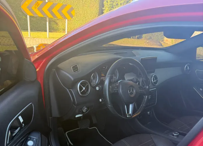 Mercedes-Benz GLA 200 Adv. 1.6/1.6 TB 16V Flex Aut. 2015