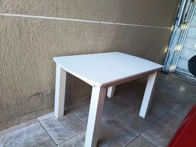 Mesa sem cadeiras