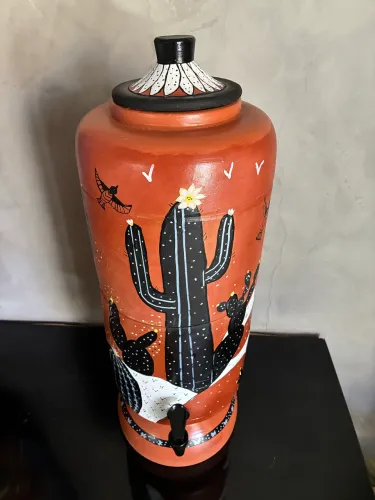 Filtro de barro pintado a mão