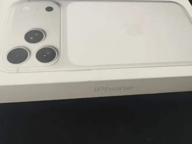 iPhone 17 pro Max prateado