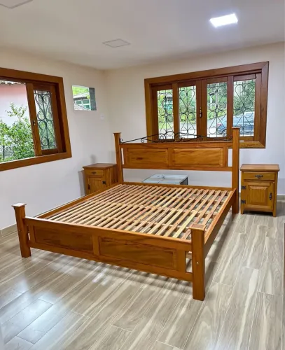 Cama madeira de demolição