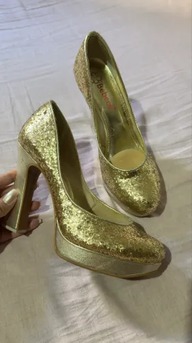 Sapato scapin brilho dourado