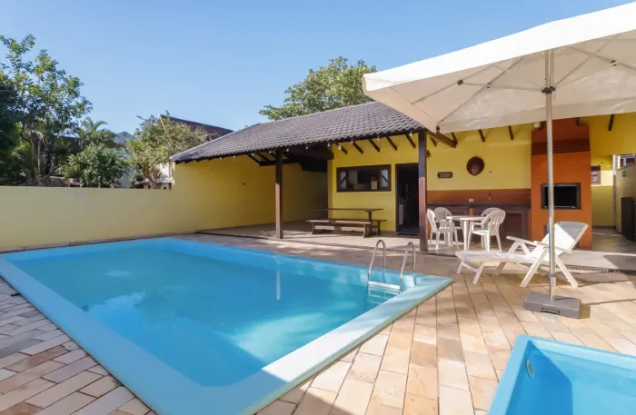 Casa Guaratuba - Barra do Saí - Temporada c/ Piscina - 100 m praia