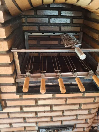 Vende-se grill 5 espetos + 1 espeto pra assinha