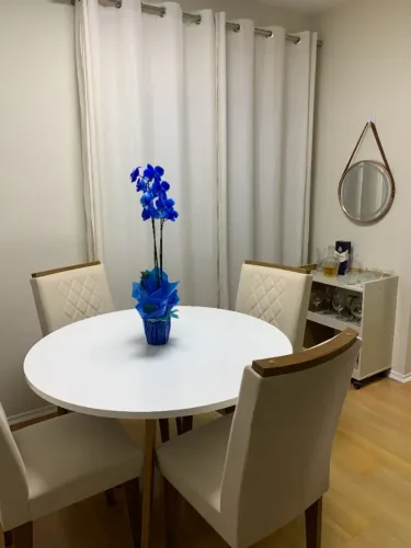 Mesa jantar Tok&Stok + 4 cadeiras estofadas