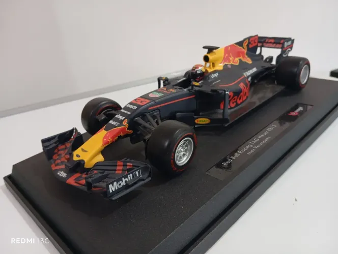 Top Miniatura Red Bull Racing TAG Heuer RB13 #33 Max Verstapen - Burago - escala 1/18