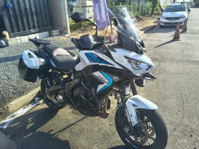 Vendo Kawasaki 650cc 2025 12.000km emplacada
