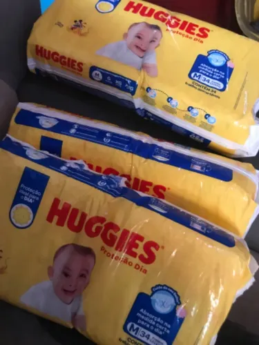 4 Fraldas Huggies M 