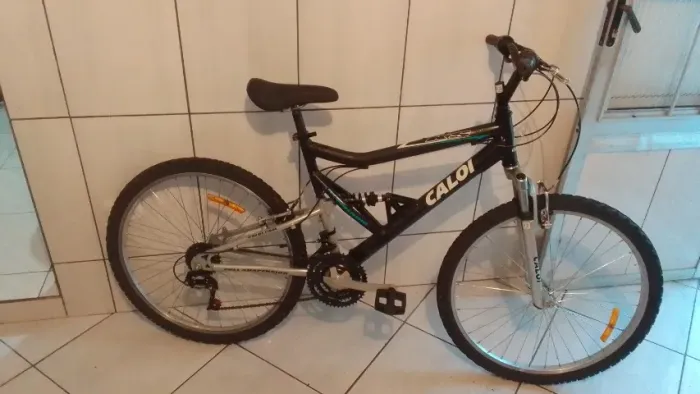 Bicicleta caloi em alumínio aro 26 impecável mesmo a toda prova posso levar com taxa 
