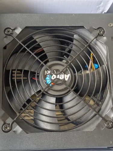 fonte de alimentação ATX modelo Aerocool KCAS 500W
