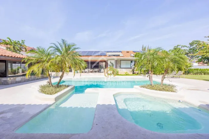 Casa reformada com 7 dormitórios à venda por R$ 14.900.000 - Barra da Tijuca - Rio de Jane