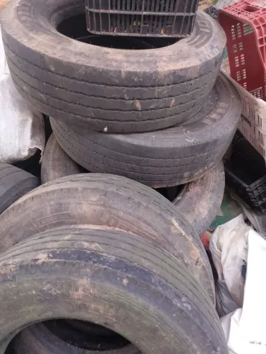 Pneus de caminhão usado
