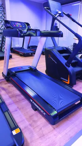 Esteira profissional Embreex 800EXI com inclinação 