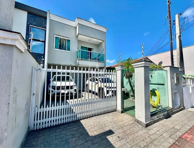 Casa tipo sobrado Moderno com 3 Dormitórios, Suíte Master com Closet e Churrasqueira