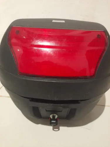 Vendo Baú paea moto semi novo!