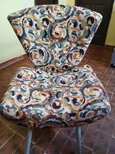 Poltrona vintage colorida retrô confortável
