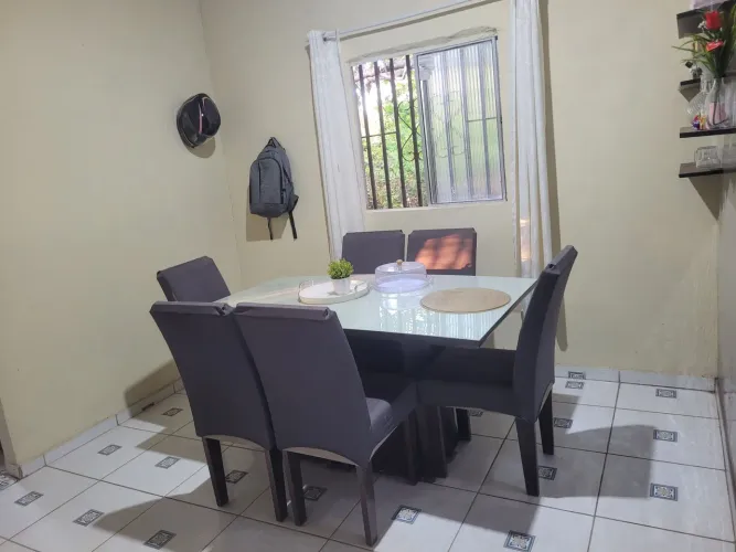 Mesa de seis cadeiras 