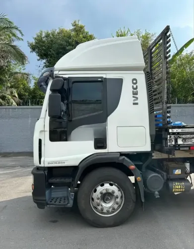 Iveco Tector 240e 28 - 6x2 - 2014 - Carroceria Aberta