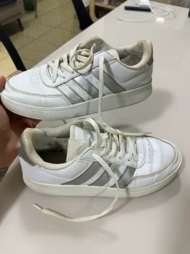 Tênis Adidas Original N39 em bom estado 