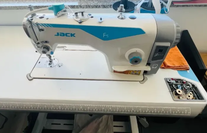 Maquina de Costura Overlock ZOJE 3 fios B9000 + Maq. de Costura reta Direck Drive Jack F5 