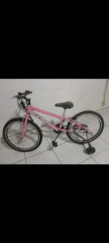 Bicicleta Aro 26 Marca Wendy Feminina semi nova com os andadores