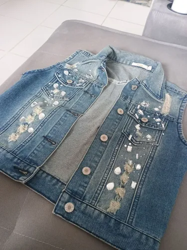 Colete jeans da mamô Tam p