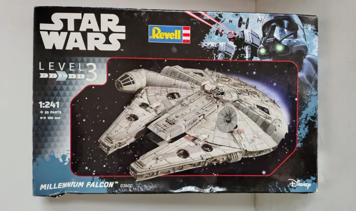 Kit para montar Revell 1:241 STAR WARS MILLENNIUM FALCON