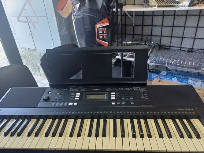 Teclado yamaha psr E343