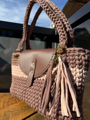 Bolsa de crochê malha fina feito a mão