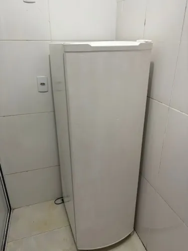 Vendo geladeira palito usada 450,00 whats *