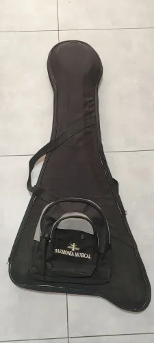 Case semi rígido Sólido Sound para guitarra Flying V.