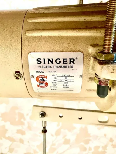 Máquina de costura industrial reta singer