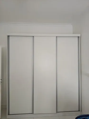 Armário Guarda-Roupa Branco 3 Portas de Correr - Excelente Estado