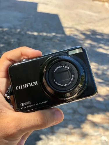 Cybershot Câmera FujiFilm FinePix L55 - pronta pra uso bateria, carregador, cartão e strap