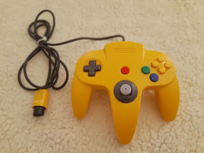 Controle de NINTENDO 64 ORIGINAL USADO.