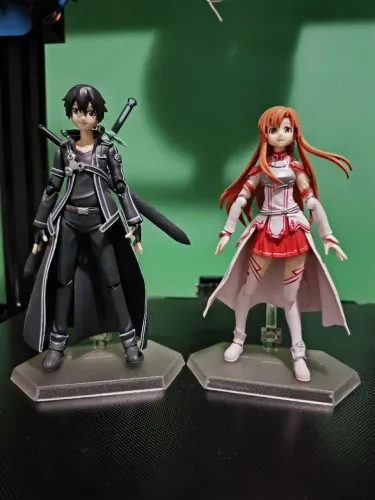 Kirito e Asuna Figma (bootleg)