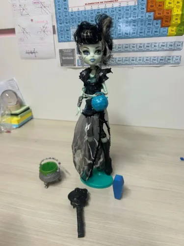 Boneca Frankie Ghouls Rule Monster High W1