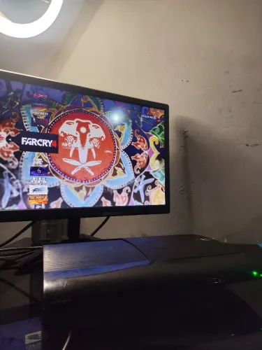 PS3 Super Slim desbloqueado, 1 controle e vários jogos