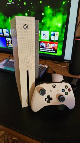VENDO XBOX ONE S + CONTROLE