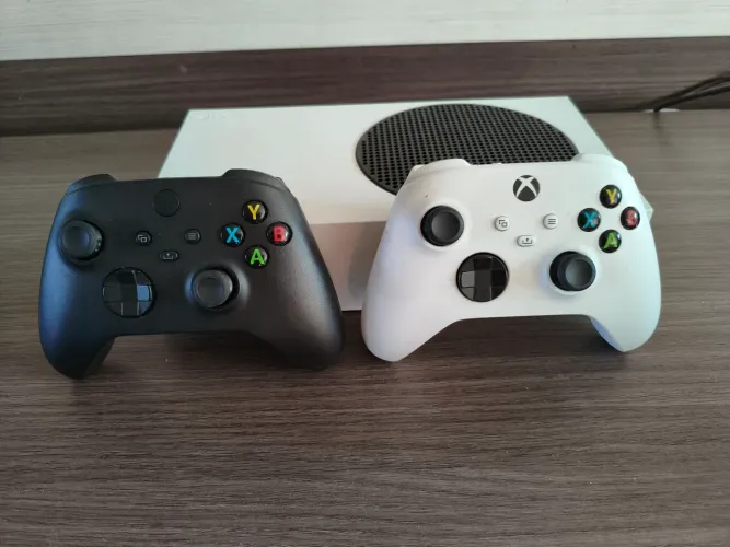 Xbox Series S 512GB + 2 Controles