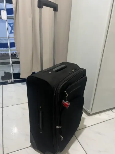 Mala de Viagem Média/Grande (Capacidade 23kg) - Preta e Espaçosa