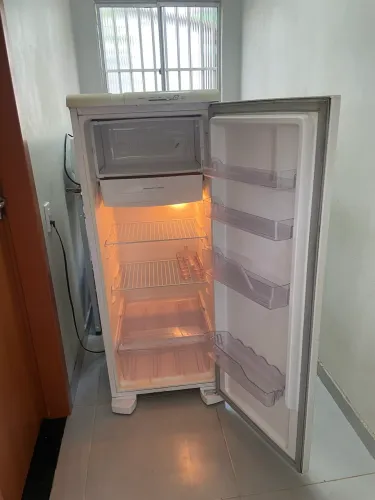 Geladeira Eletrolux 1 porta seminova
