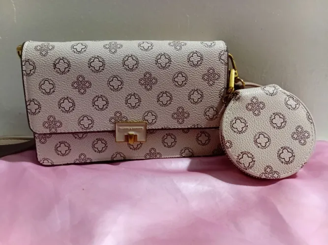 bolsa cor bege com chaveiro