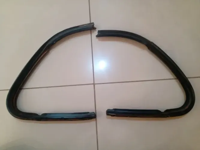 Par de borrachas do quebra vento do Fusca 30 reais o par Meu whatsapp: *  Não 