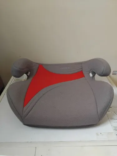 Assento de elevação infantil para carros.