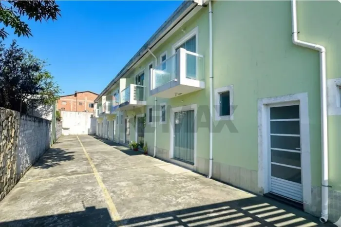 Compra Perfeita: Apto em Peruíbe com Varanda!