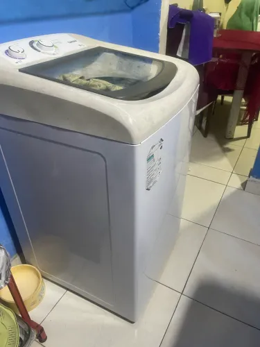 Máquina de lavar semi nova