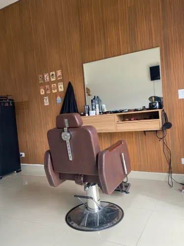 Vaga para barbeiro com experiência 
