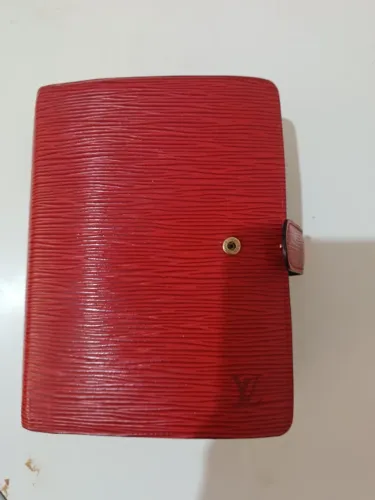 Vendo capa de agenda Louis Vuitton vermelha